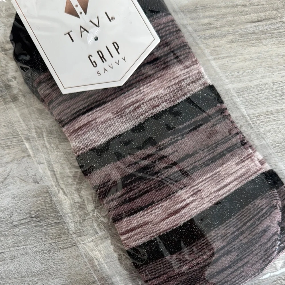 Tavi ankle length grip socks for pilates, yoga, barre
