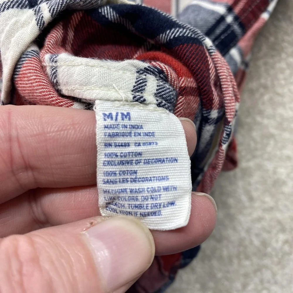 American Eagle Outfitters red usage blue