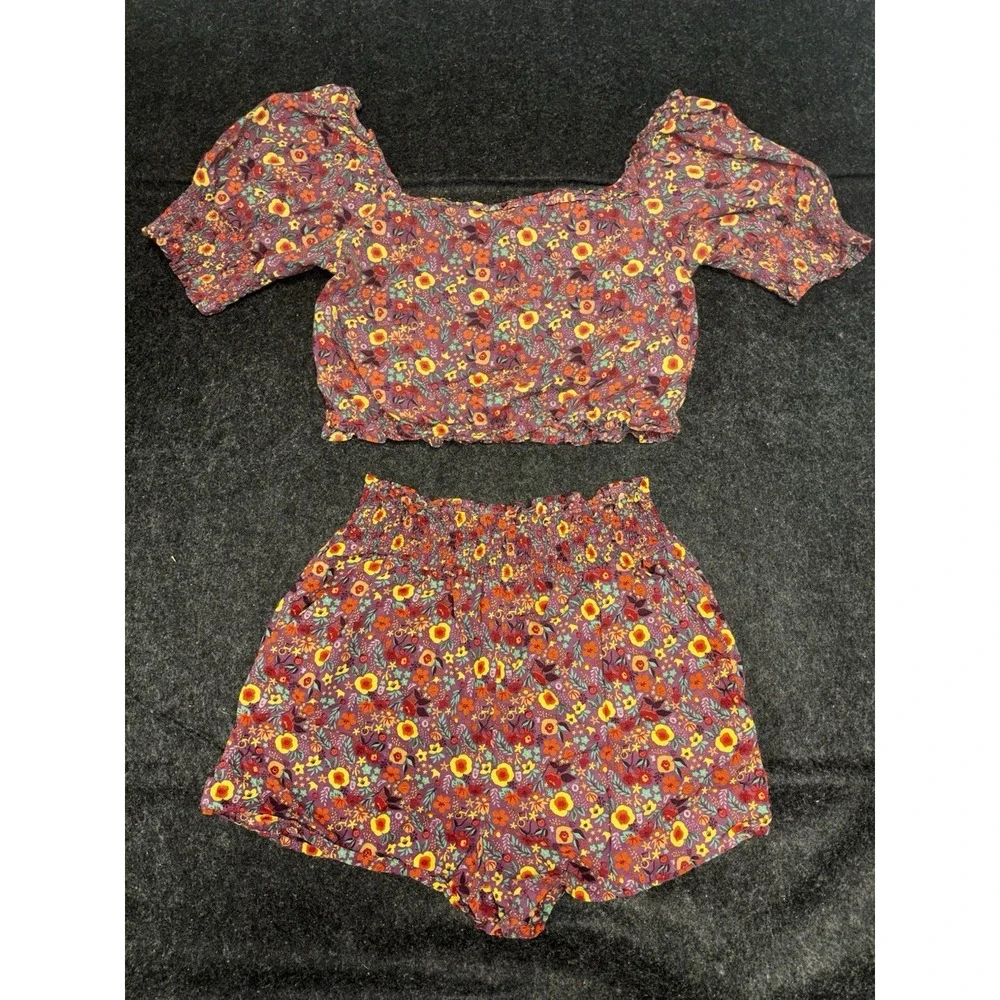 Disney‎ parks Floral Princess print shorts & crop top set- Large 0573