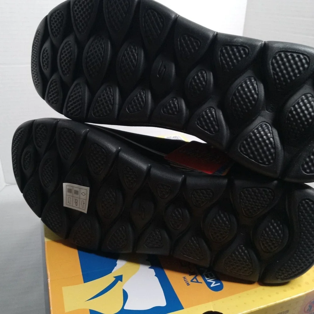 Skechers men slip