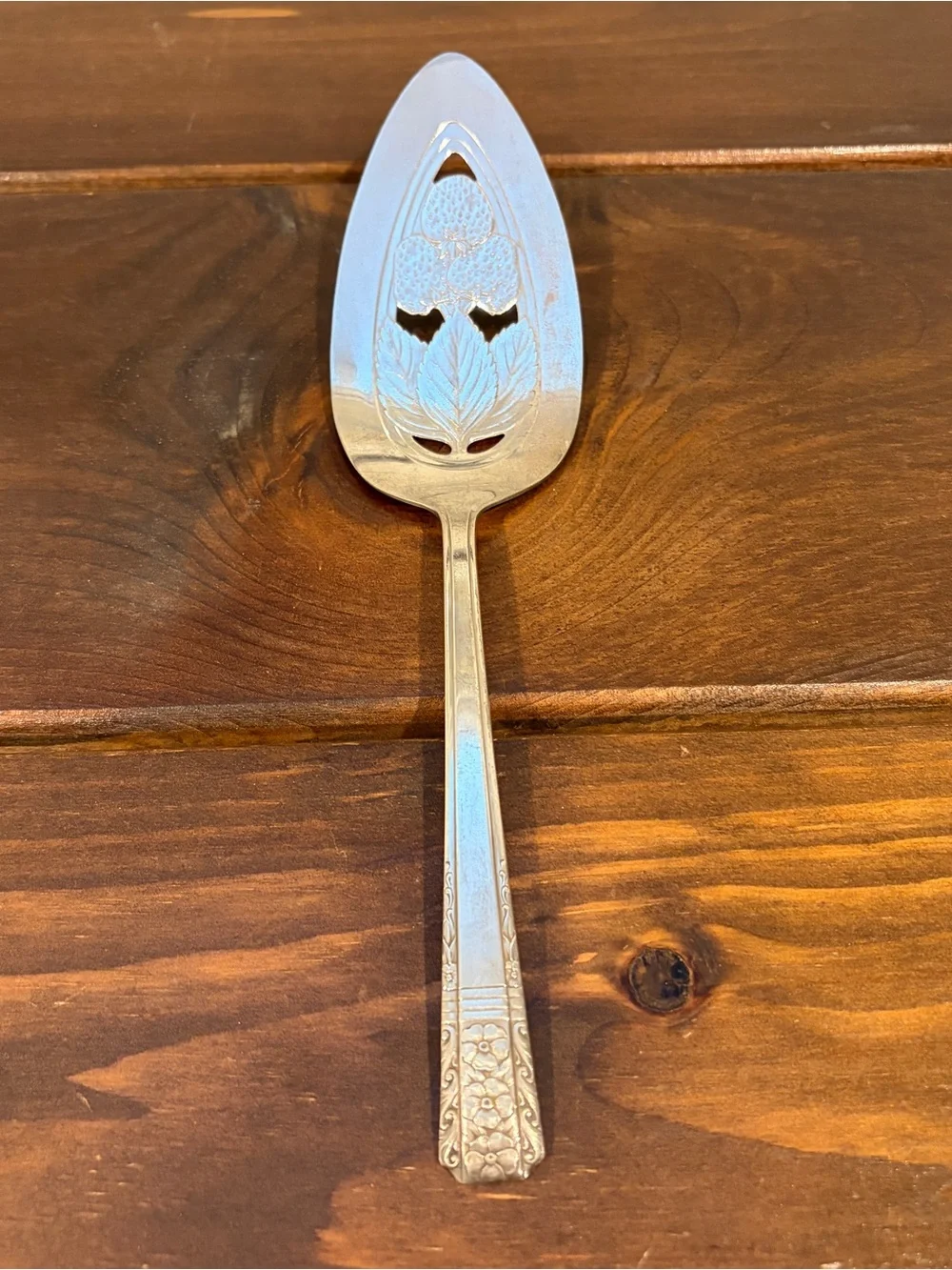 Luxor Plate Wallace Strawberry Silverplate Pie Server