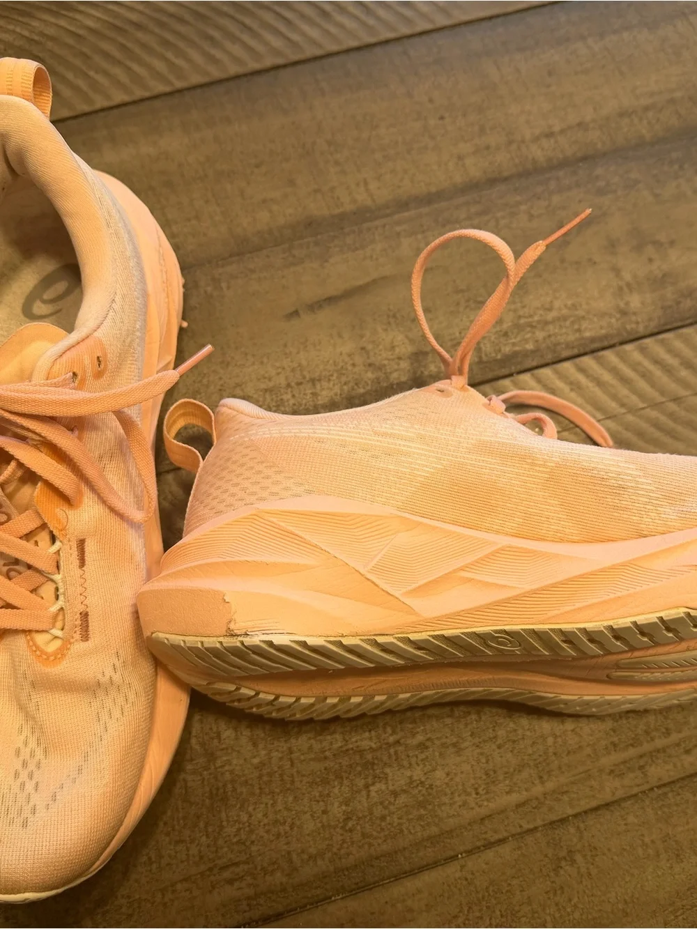 Asics lightweight novablast