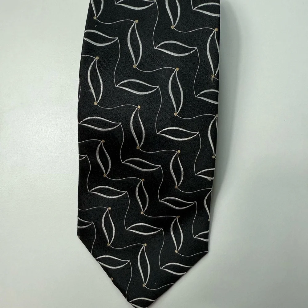 Elegant Black and White Men's Tie‎