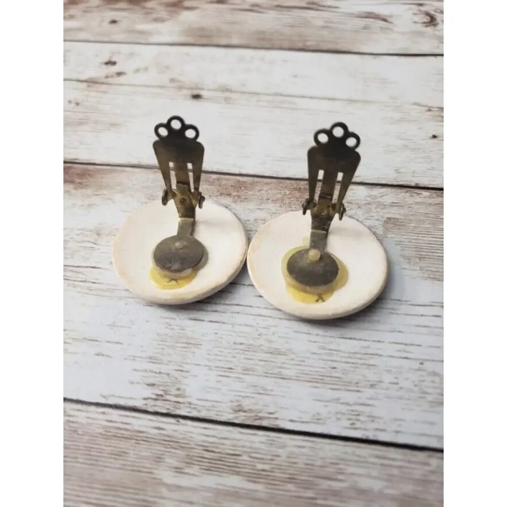 Vintage clip earrings