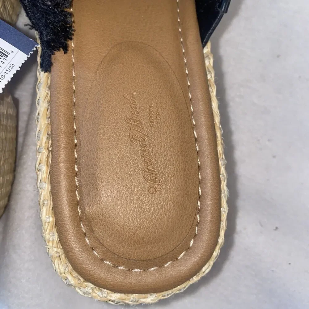 Universal Thread brand new