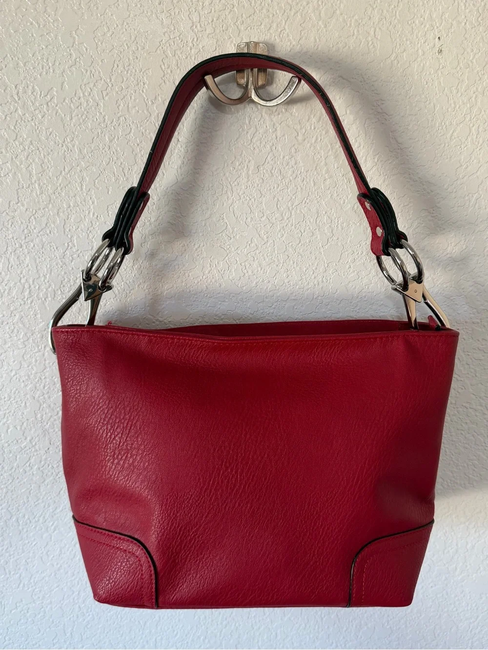 No Label sleek red