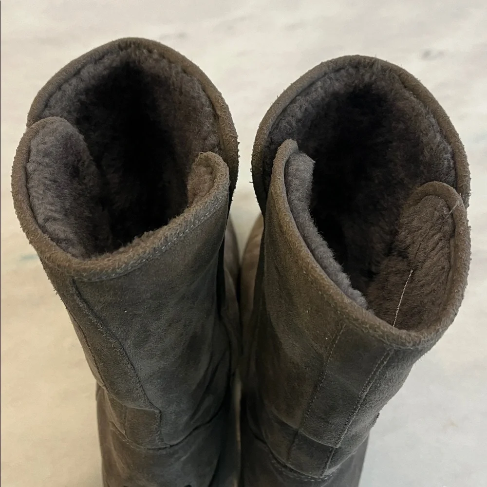 UGG Amie Slim Classic Wedge Suede Gray Winter Boots Size 10