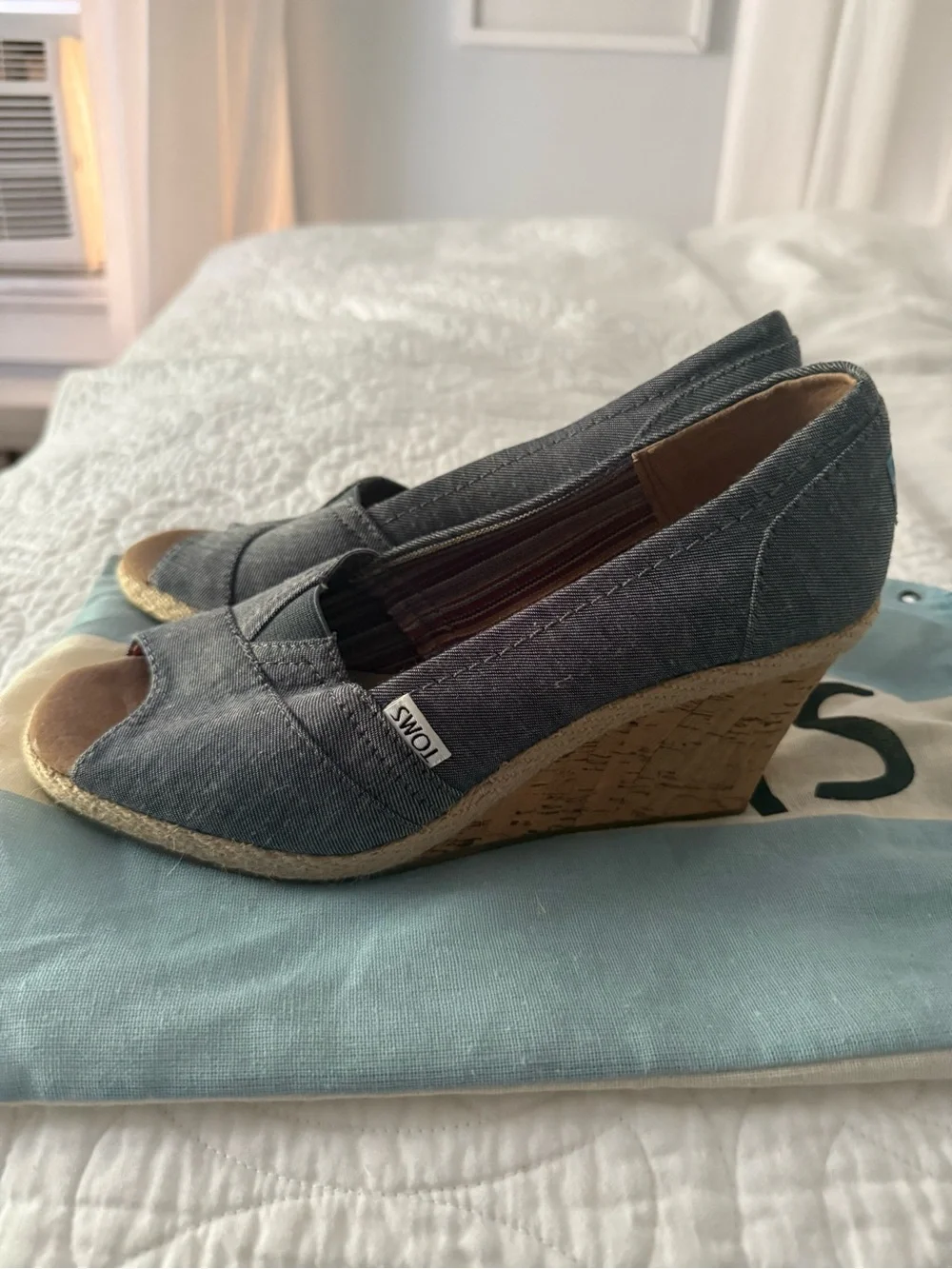 Toms classic peep