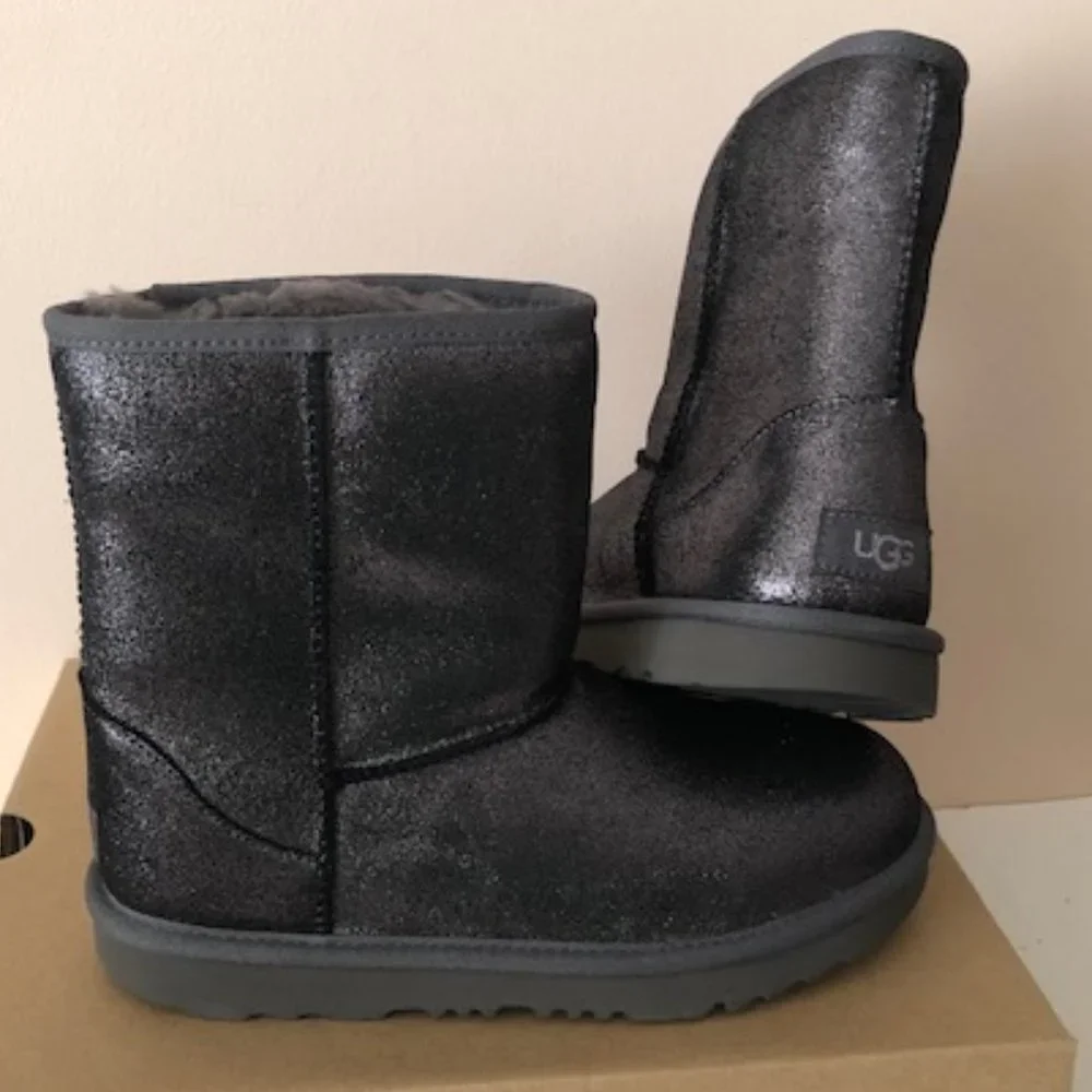 UGG short classic