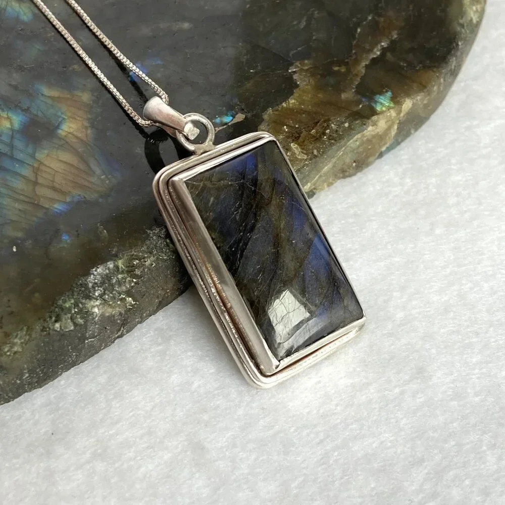 Sterling Silver 925 Bezel Set Blue Flash Labradorite Pendant Necklace 18
