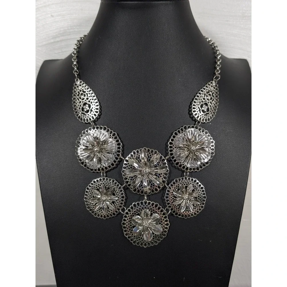 Charming Charlie Silver Tone‎ Flower Statement Bib Necklace Metal Floral 21