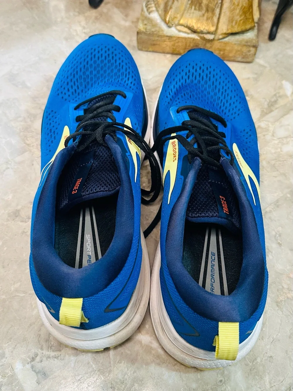 Brooks shaft stylish details