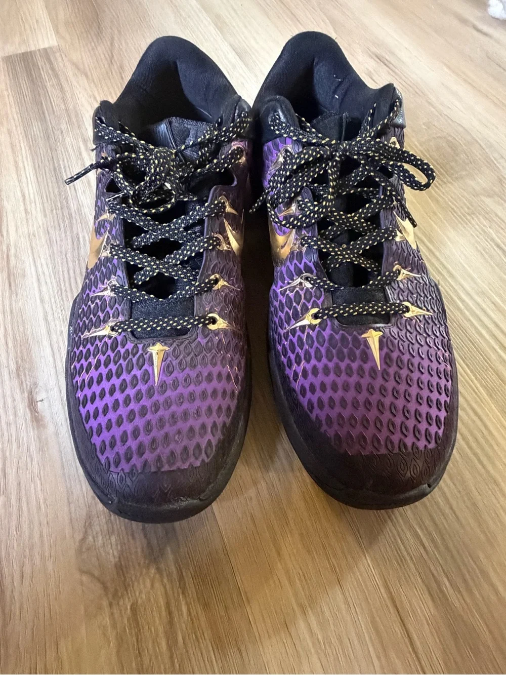 Nike gold low