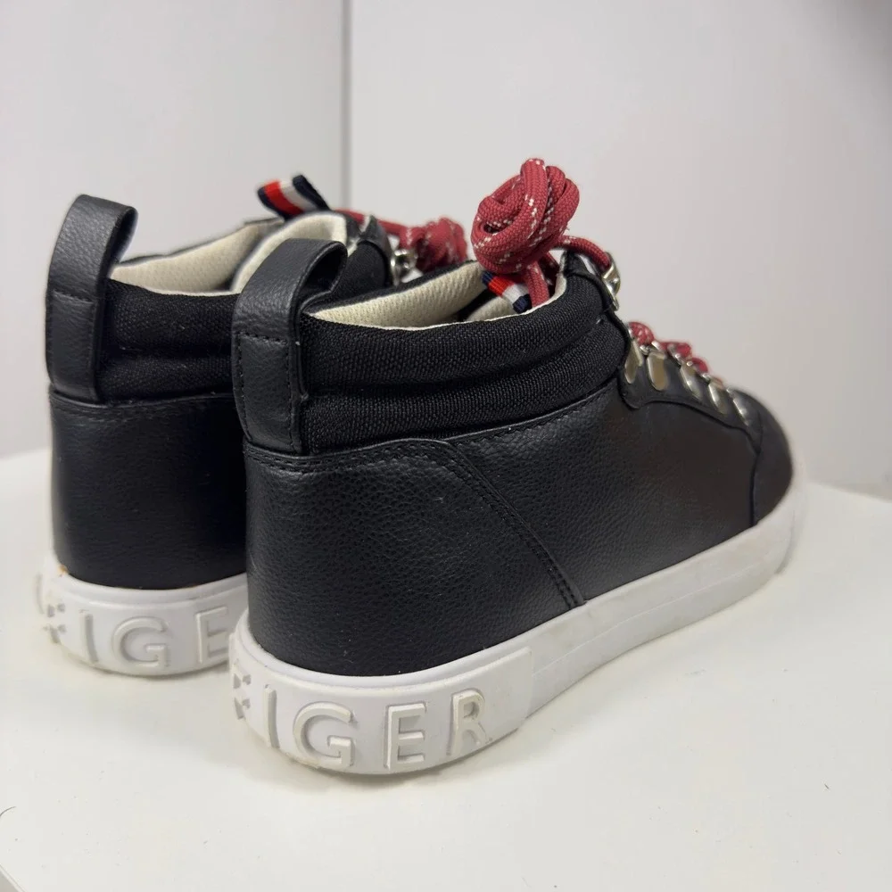 Tommy Hilfiger signature hilfiger