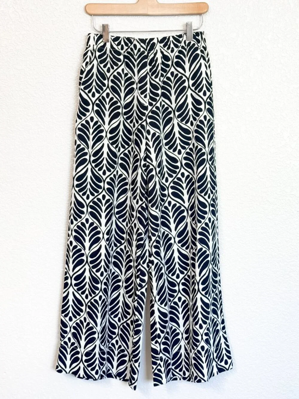 H&M modern black‑and‑white