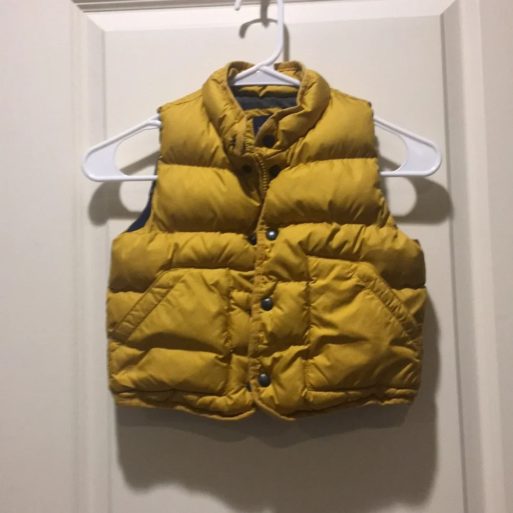 Gap Baby puffer vest zipper/snaps/pockets  golden mustard color kids size 2T