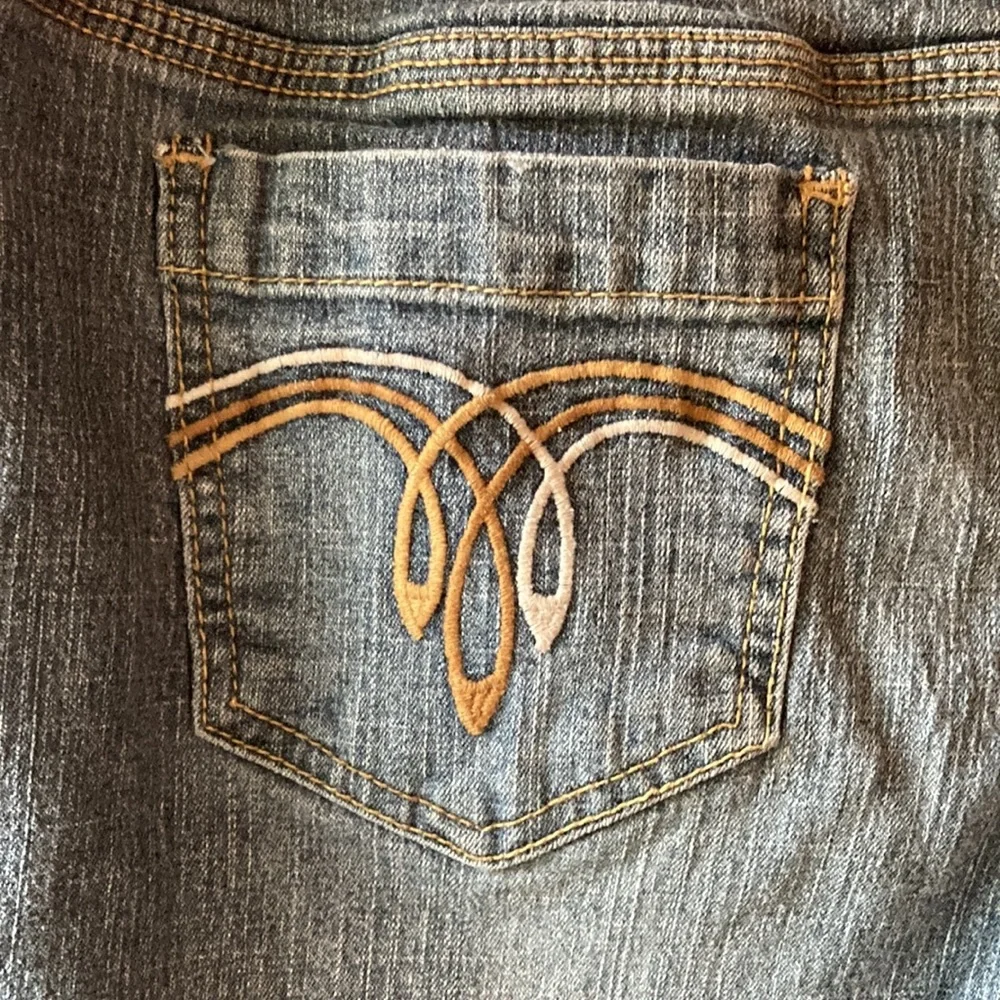 🧡 SO Women’s Denim Capris Juniors (size 11)