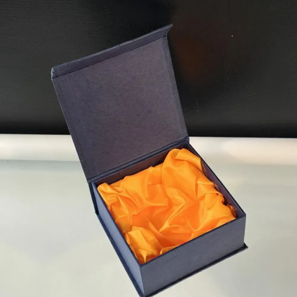 Empty Gift Box Fine Quality Crystal Artwork London Size 4