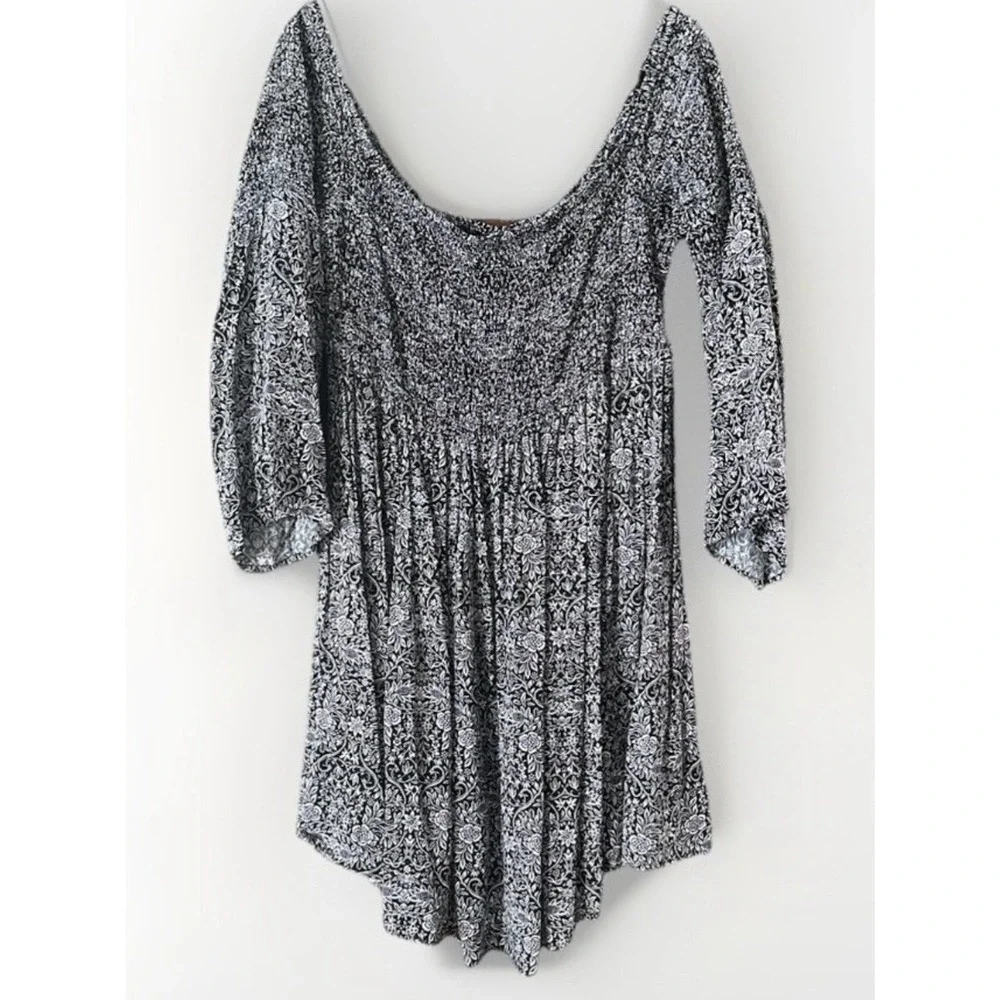 Torrid Black White Floral Smocked‎ Waist Tunic Top Plus Size 2 2X Off Shoulder