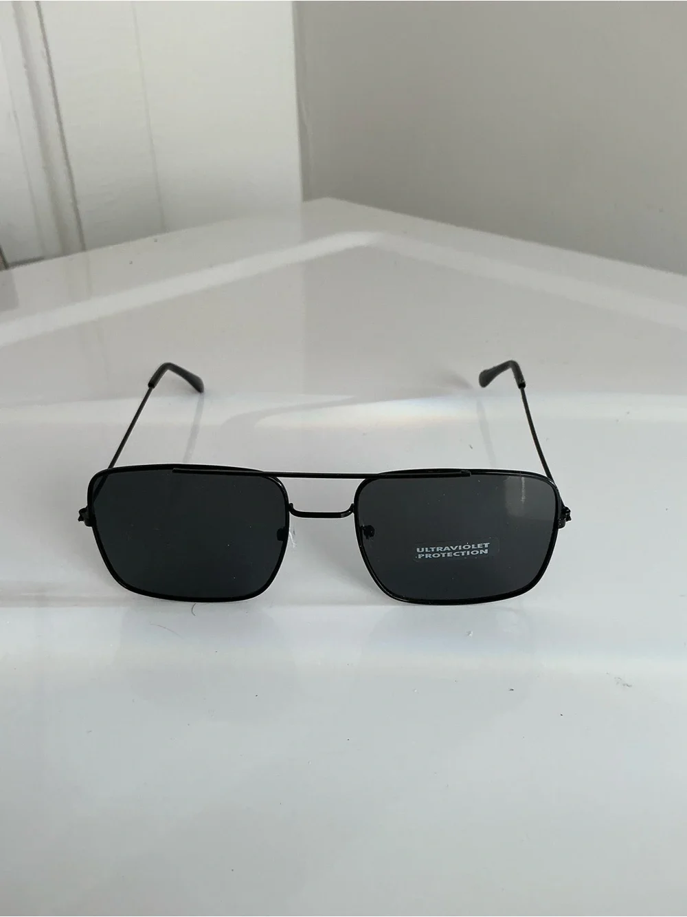 Men's Black Metal Frame Sunglasses with UV Protection