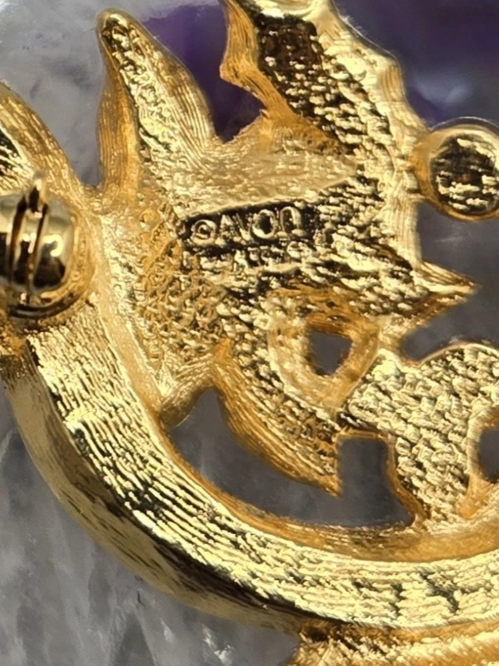 Avon brooch gold