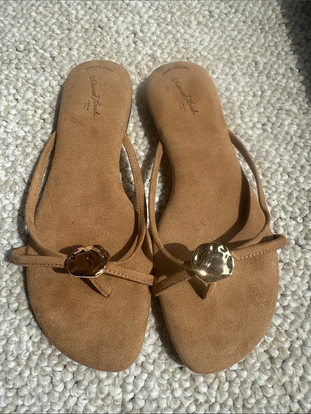 Universal Thread Tan Faux Suede Thong Sandals with Gold Disc Accent size 6.5