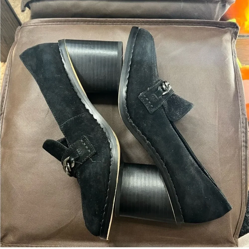 Vince Camuto this sleek