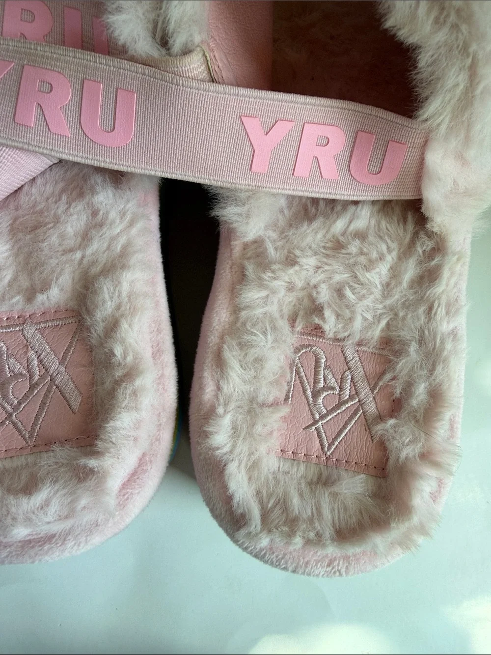 YRU platform slide