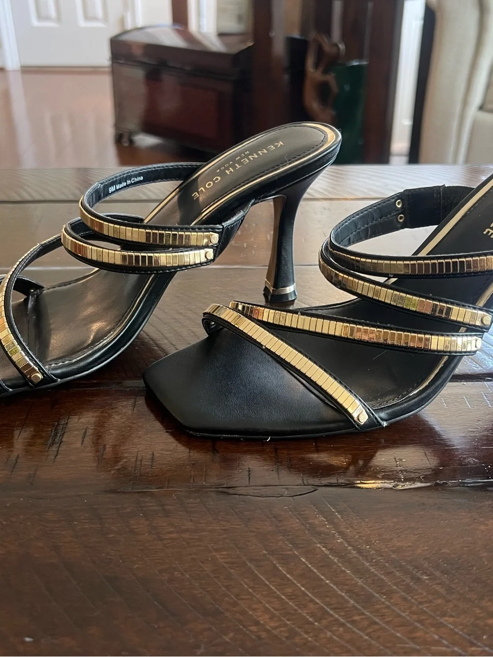 Kenneth Cole chic kenneth