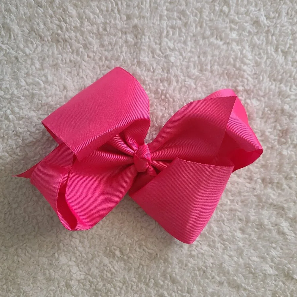 5/$20 Girls Pink Hair Clip Shaped Like A Bow
