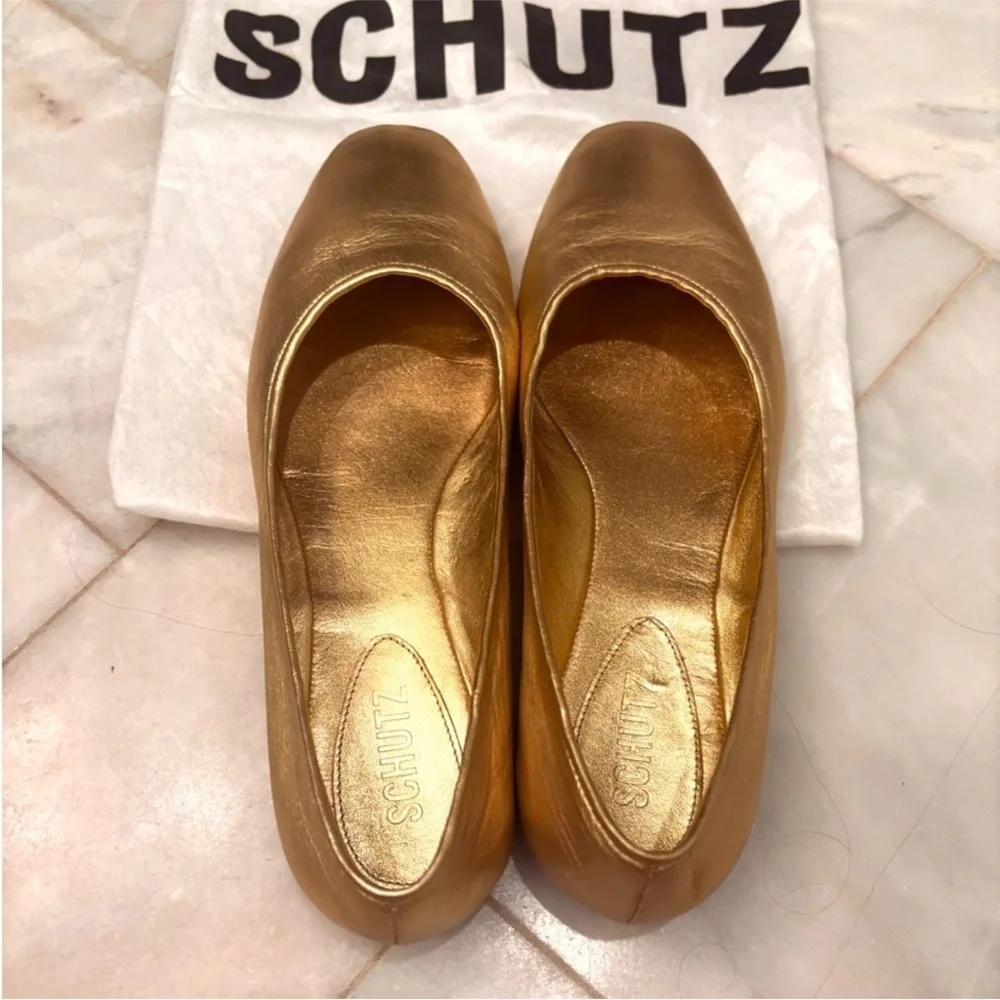 SCHUTZ excellent barely