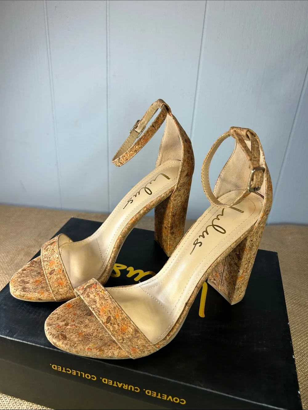 Lulus cork textured