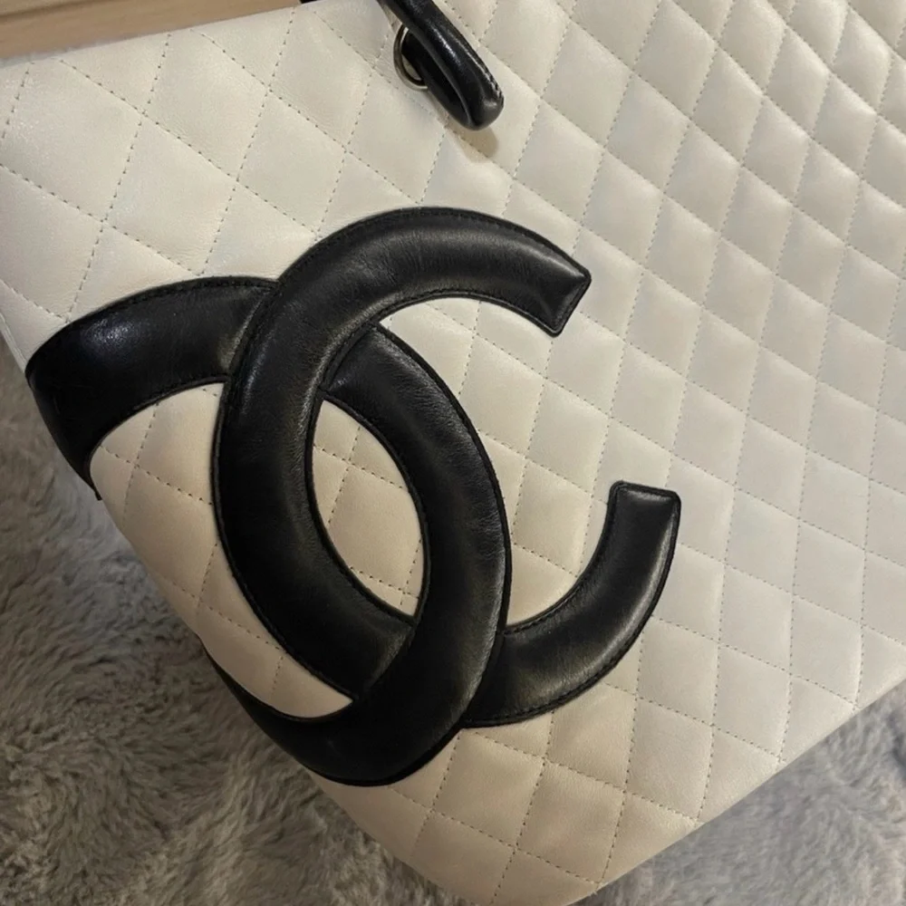 CHANEL vintage cambon