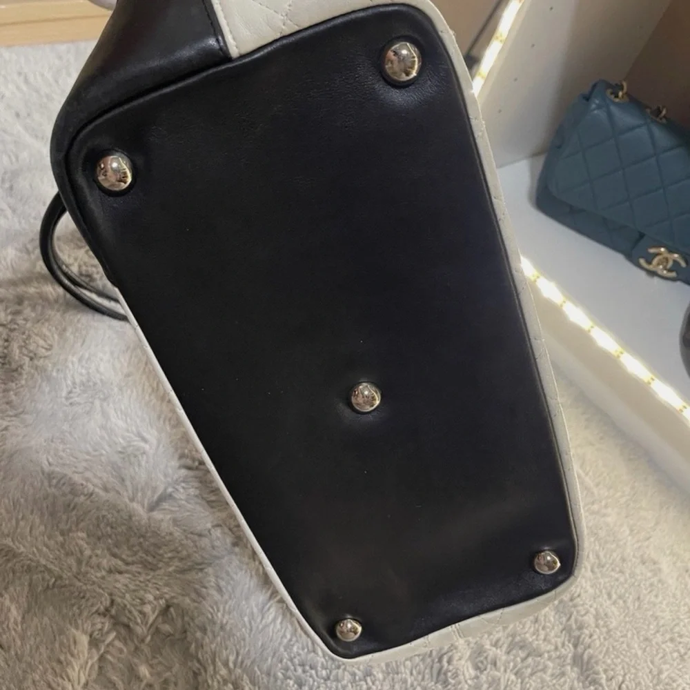 CHANEL vintage cambon