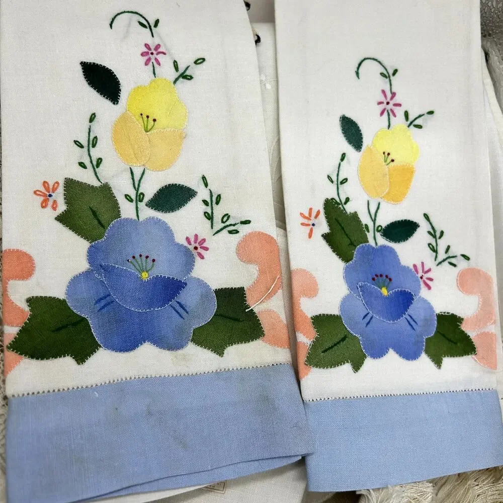 Vintage Table Linens Lot Stained Upcycling Napkins Placemats Floral Embroidered
