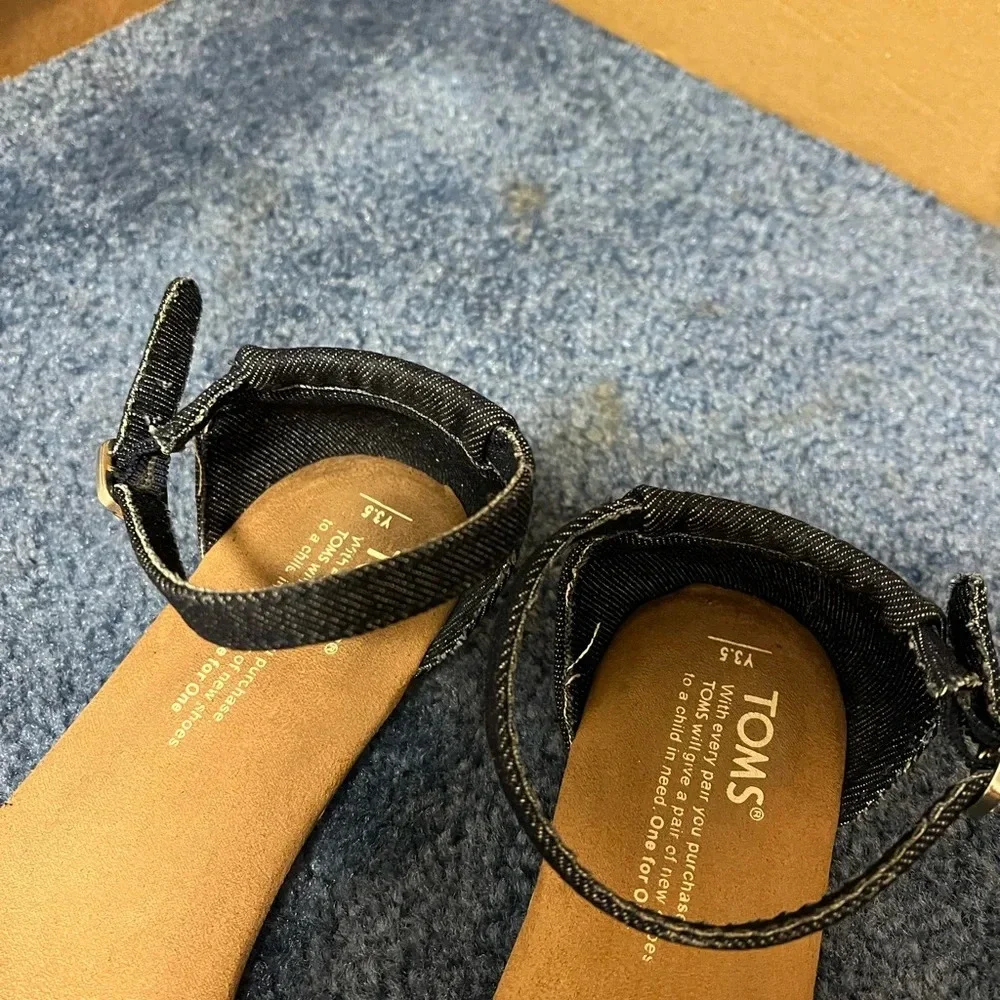 TOMS Criss Cross Ankle Strap Tribal Sandals