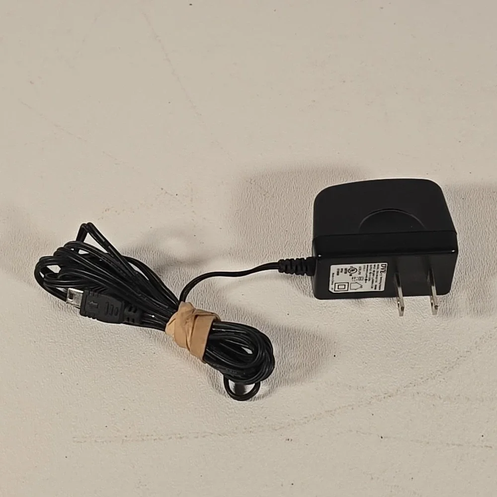 DVE DSA-5W-05 FUS Switching Power Supply AC Adapter Output DC‎ 5V 0.2A - Used