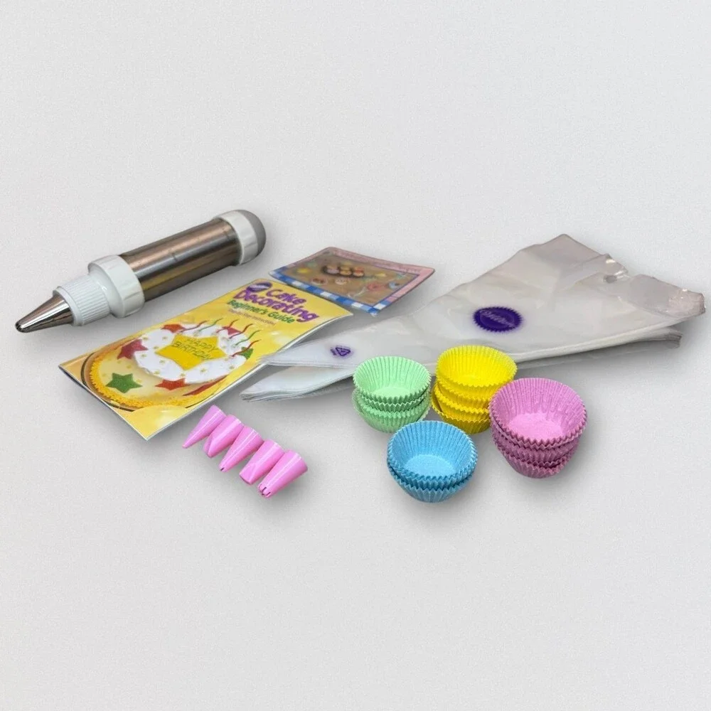 Wilton cake decorating