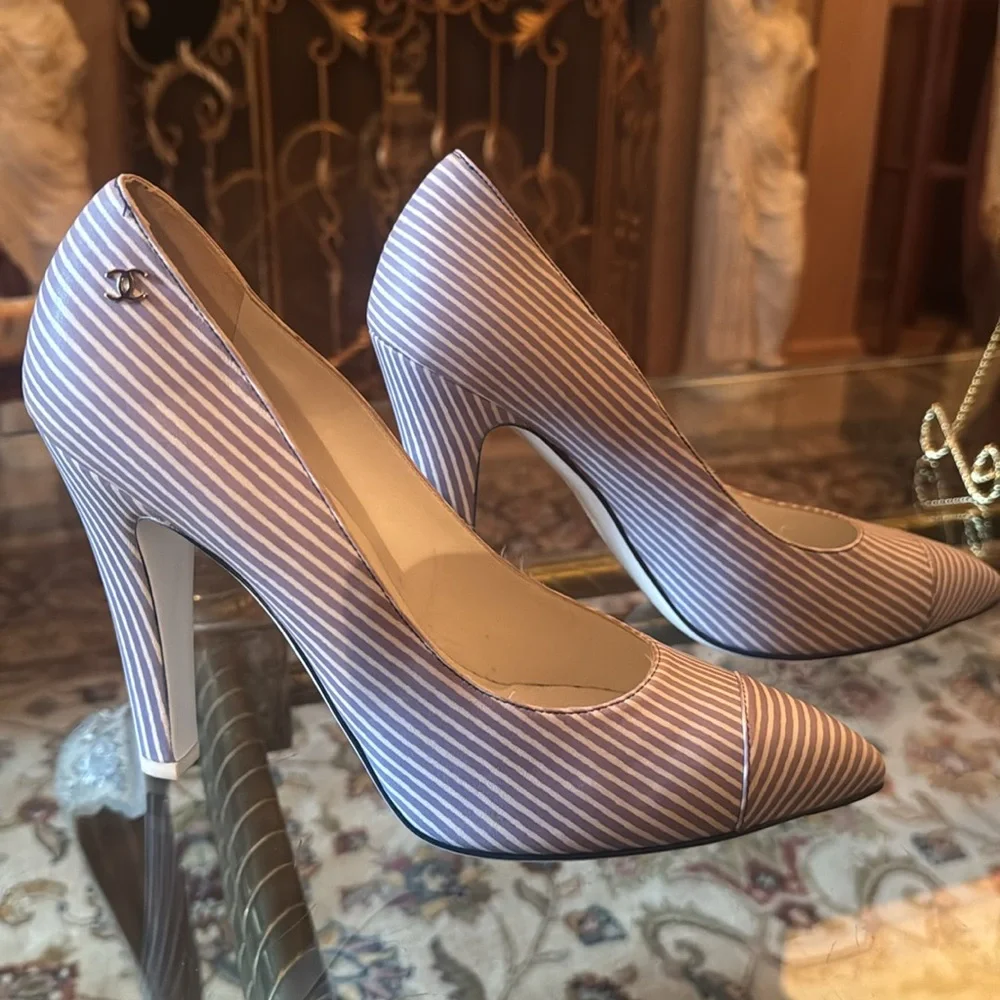 CHANEL shoes heels