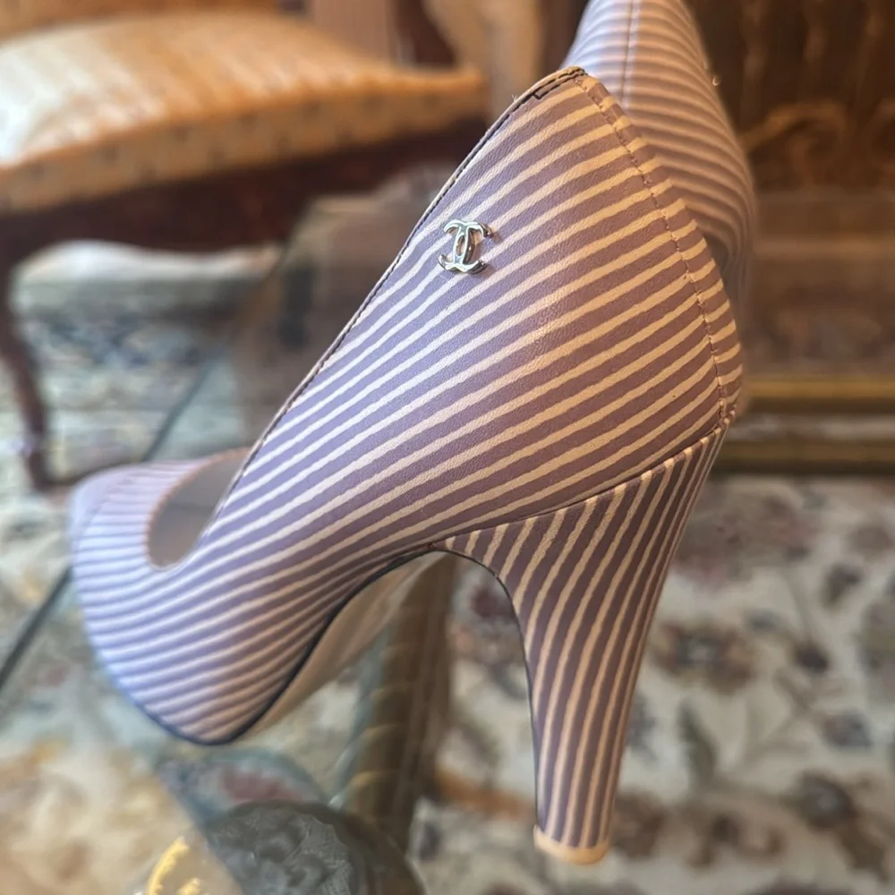 CHANEL shoes heels