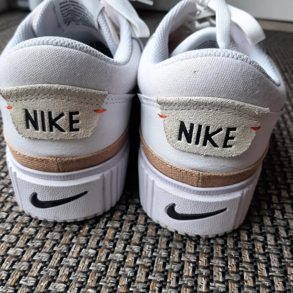Nike sneaker midsole upper