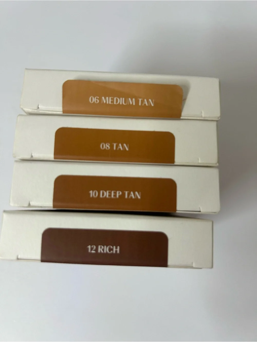 New Huda Beauty GloWish Luminous Pressed Powder 13 Extra Rich Lot Of 4. ‎ New in