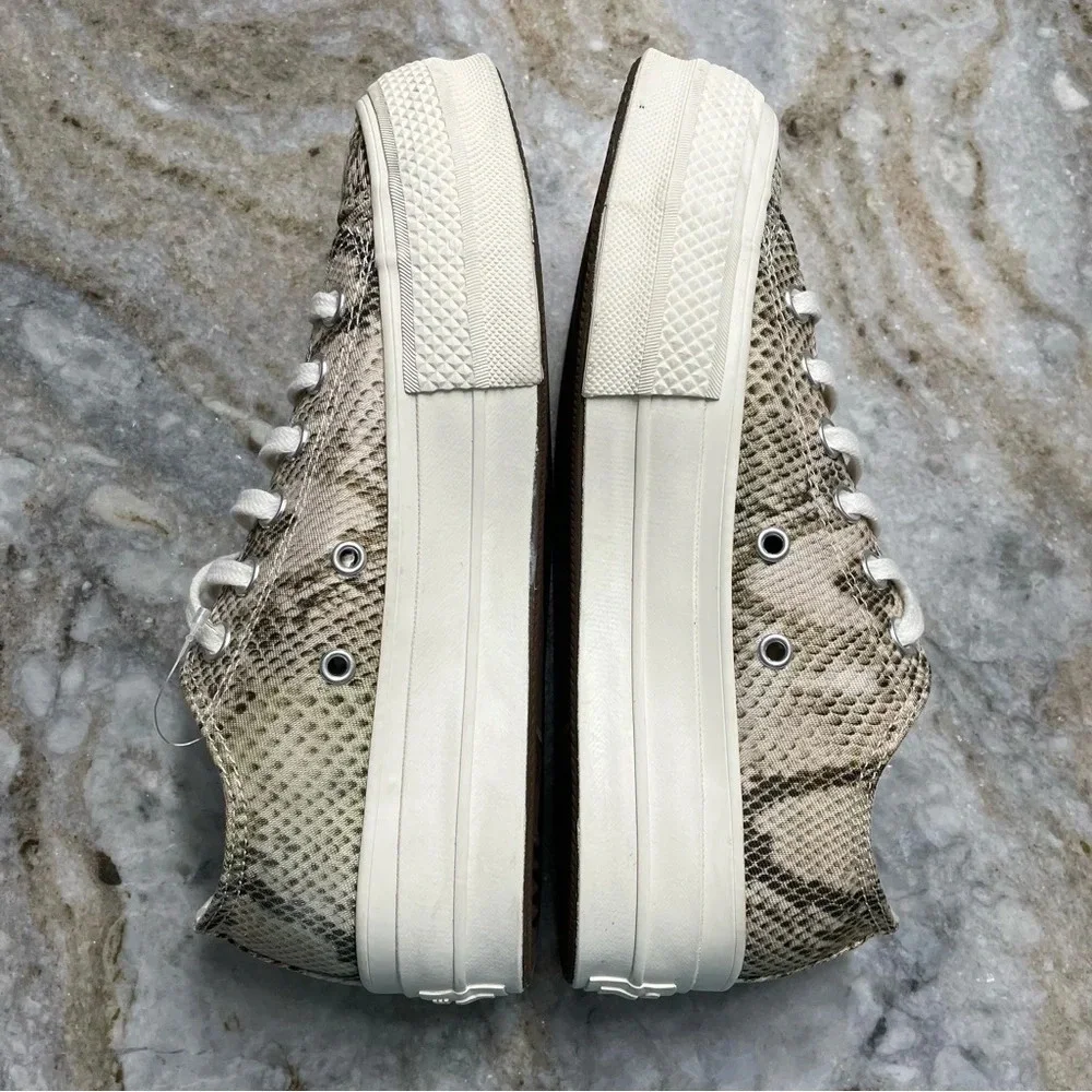 Converse details same great