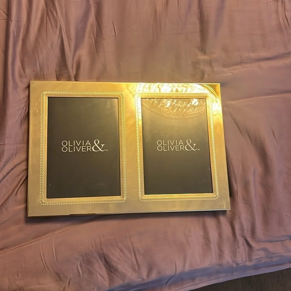 Olivia & Oliver display your