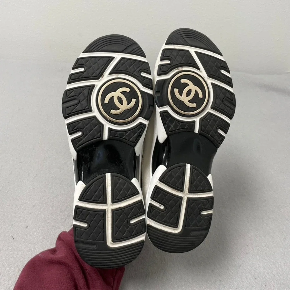 CHANEL low top