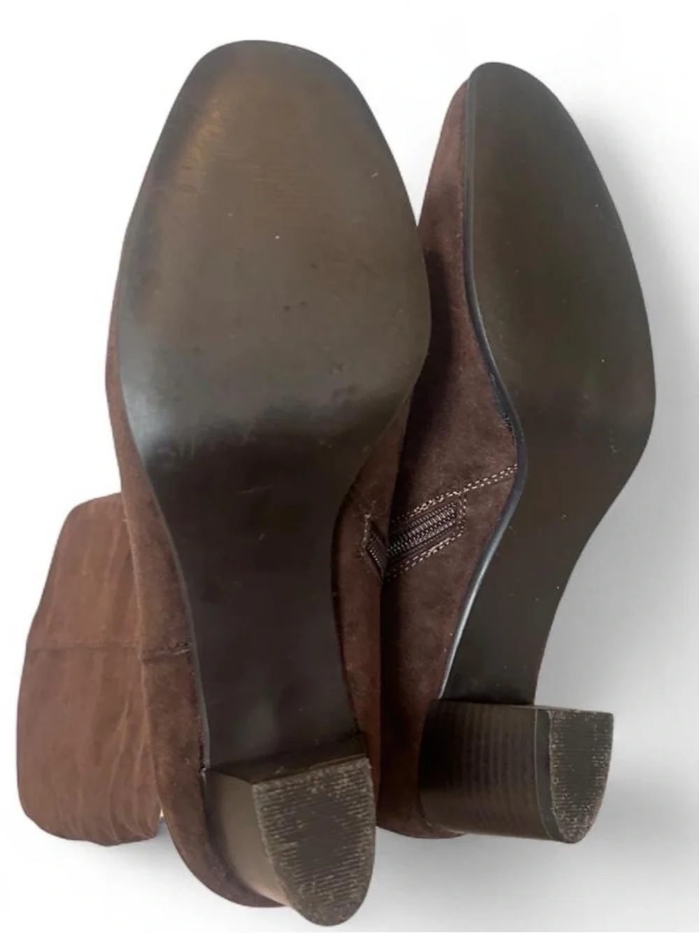 Pesaro almond suede look