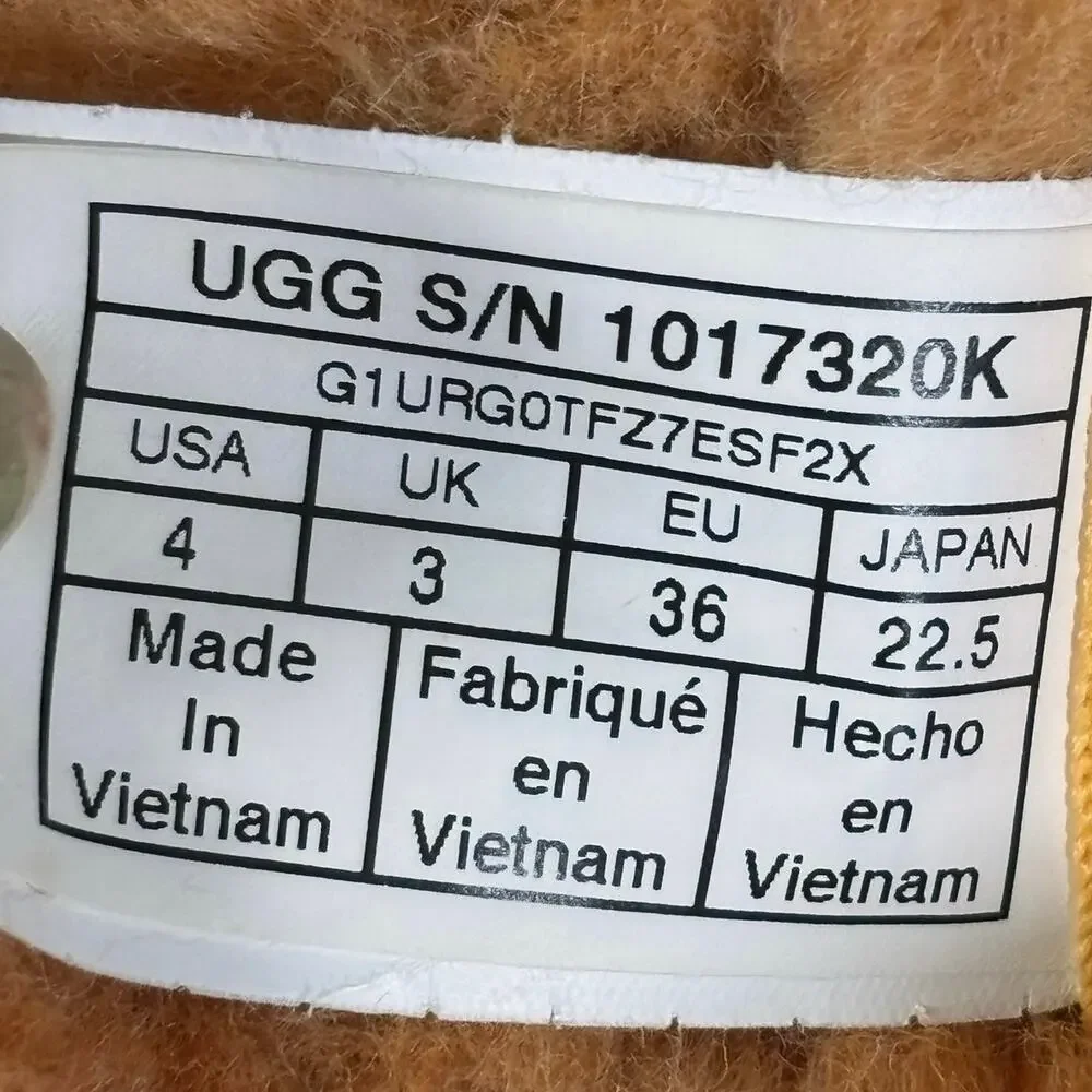 UGG Neumel Yellow Suede Chukka Boots Shearling Lined Youth Kids Size 4 Comfy