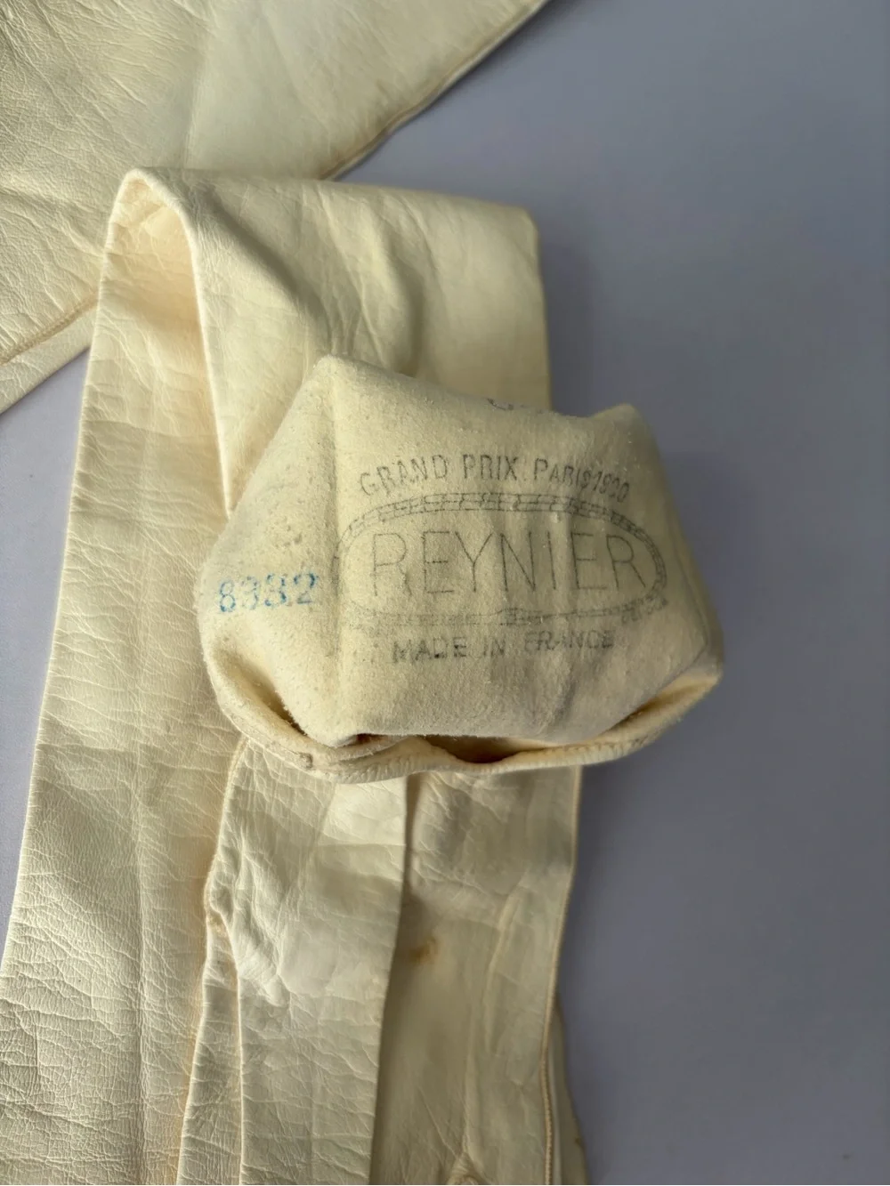 Reynier antique elegant