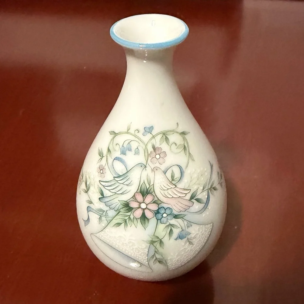 Noritake Japanese Vase Bird and Floral Design - 5In tall