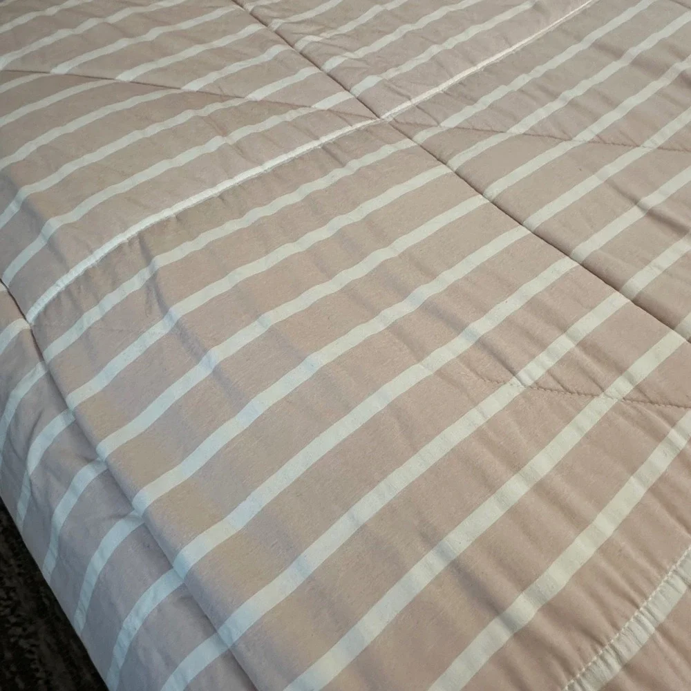 UGG Corey Reversible Full/Queen Comforter Pink/Cream‎ Stripe Sherpa Back